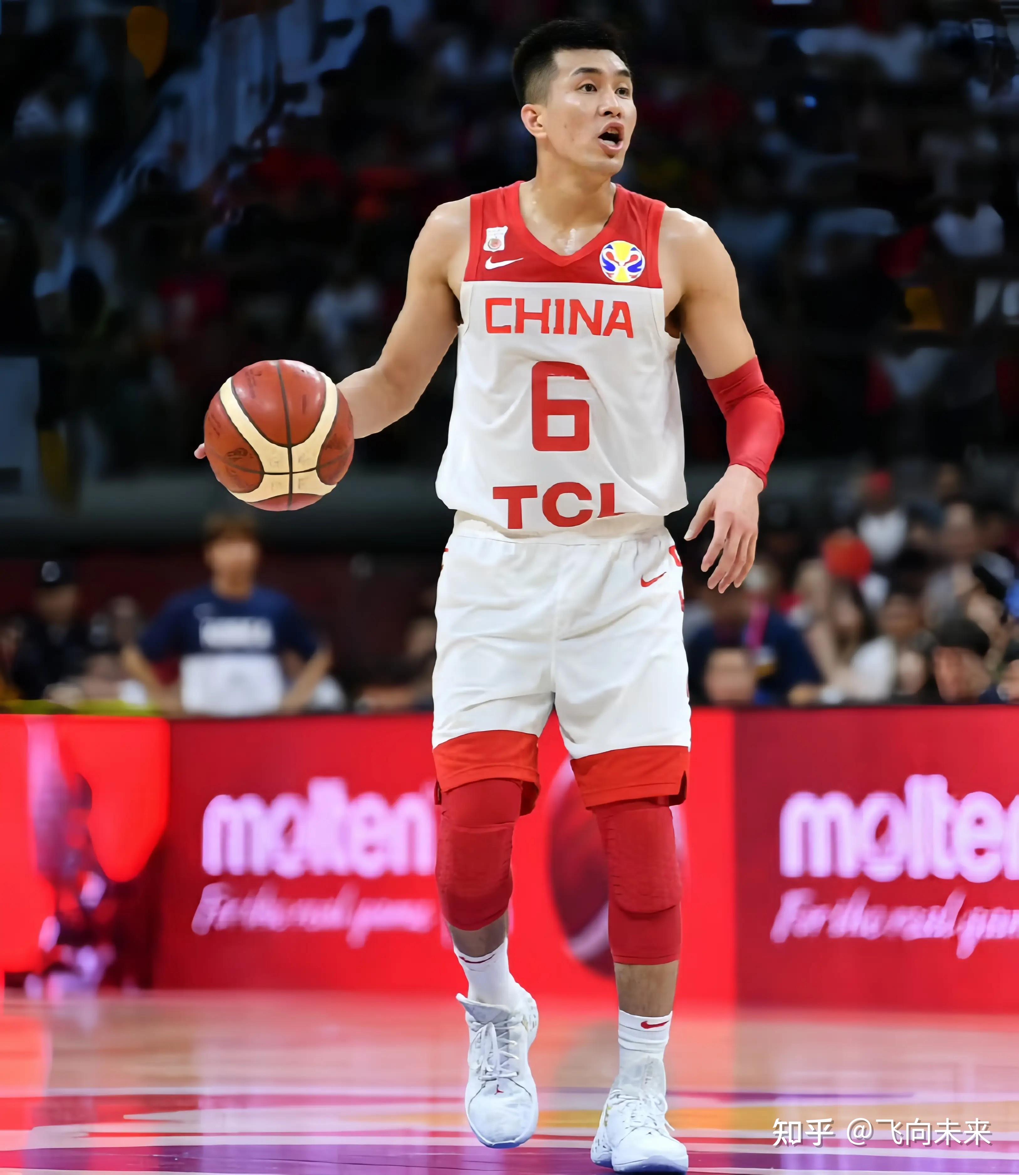 中国篮球运动员在赛场上展现出超乎想象的能量的简单介绍 中国篮球运动员在赛场上展现出超乎想象的能量的简单介绍