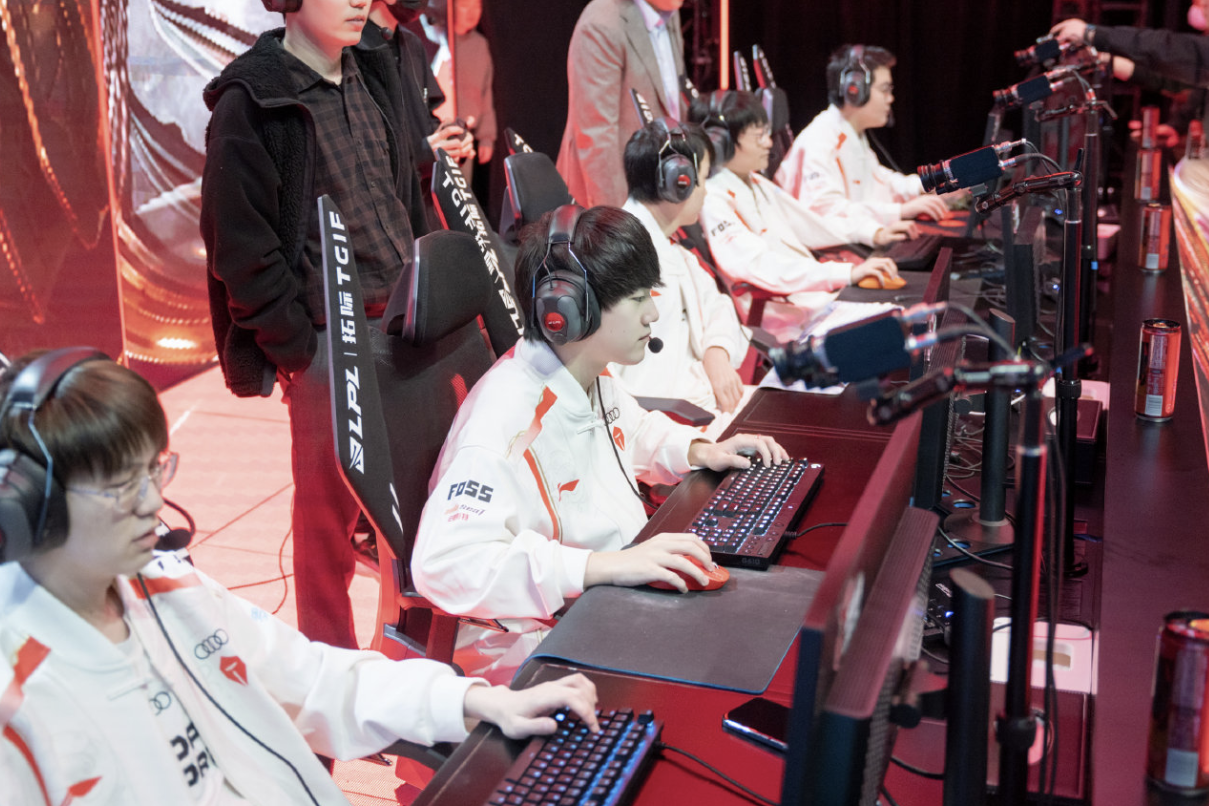 TES血洗EDG,Hanssama打出惊人五杀激烈交锋全球总决赛,点燃全场激情的简单介绍 TES血洗EDG,Hanssama打出惊人五杀激烈交锋全球总决赛,点燃全场激情的简单介绍