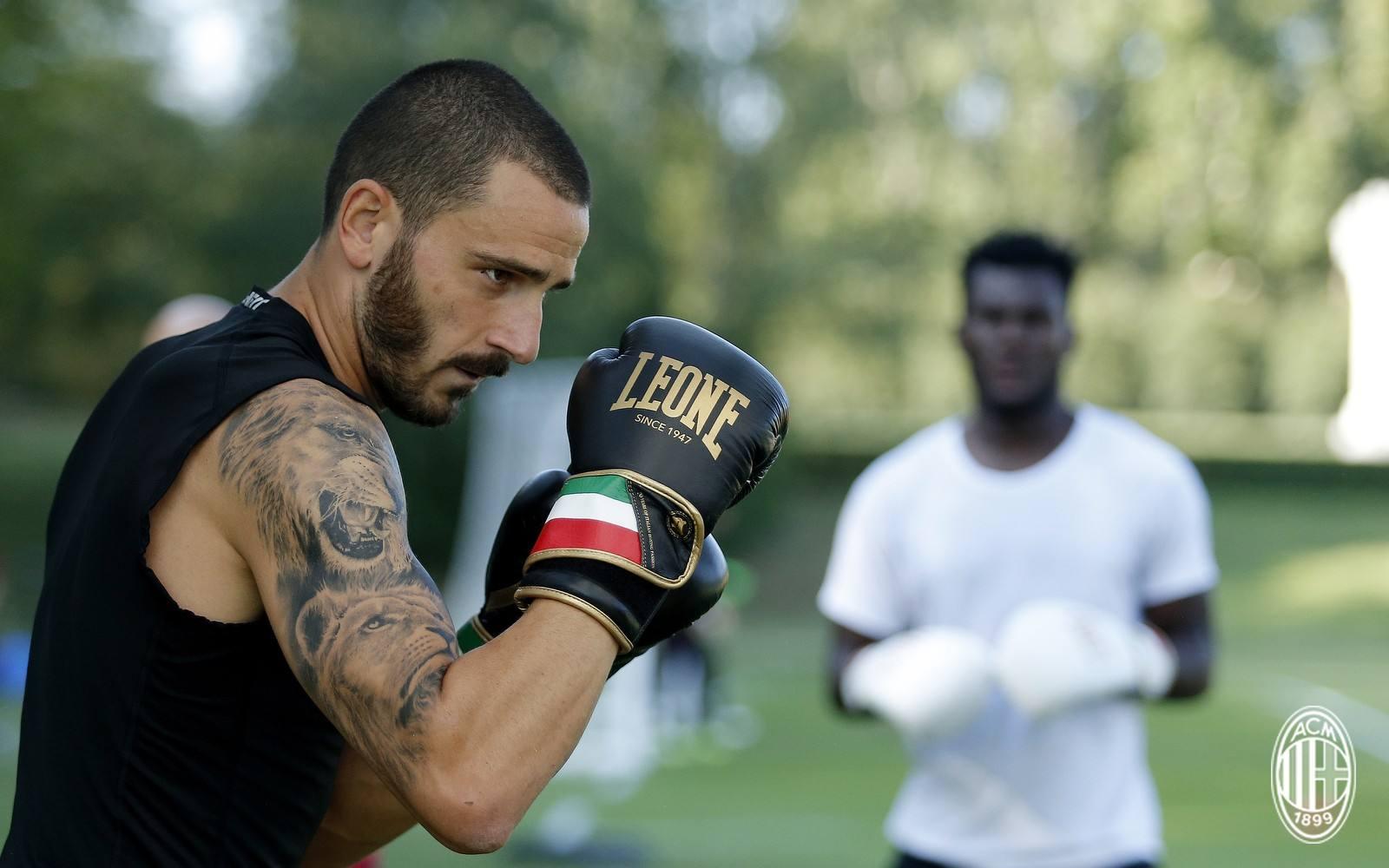 AC米兰球员情绪波动，解说员现摔话筒的简单介绍