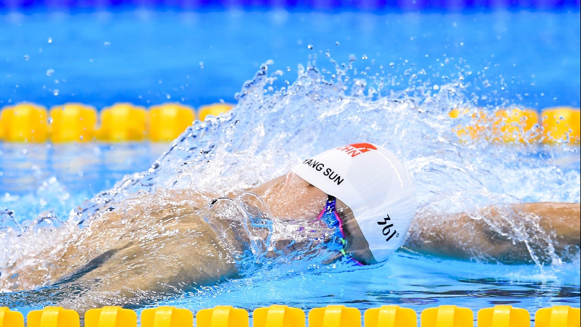 乔治教科书式演绎，雄鹿与掘金巅峰对决中的唯一性