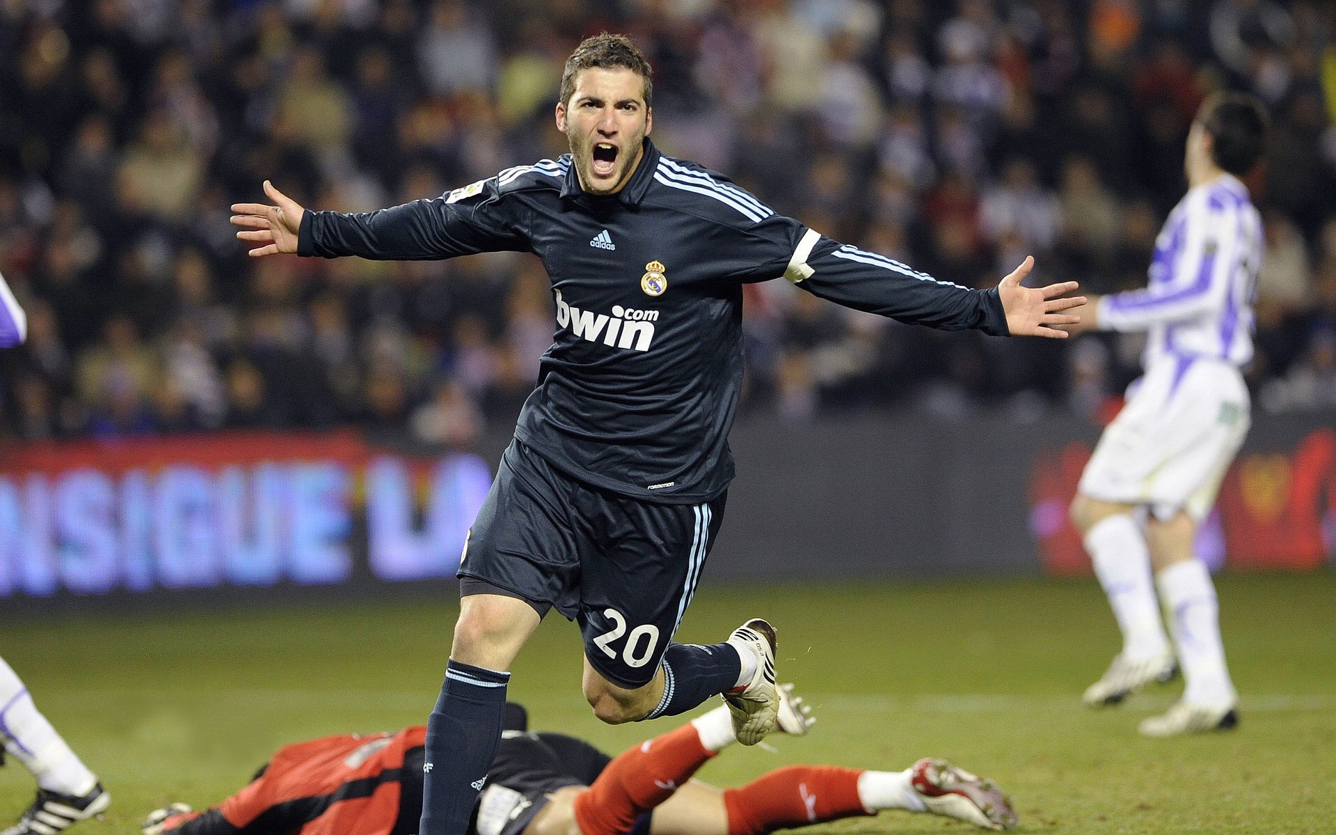 羽翼下的逆袭，从老鹰压制马刺到保罗在德甲争冠战接管比赛