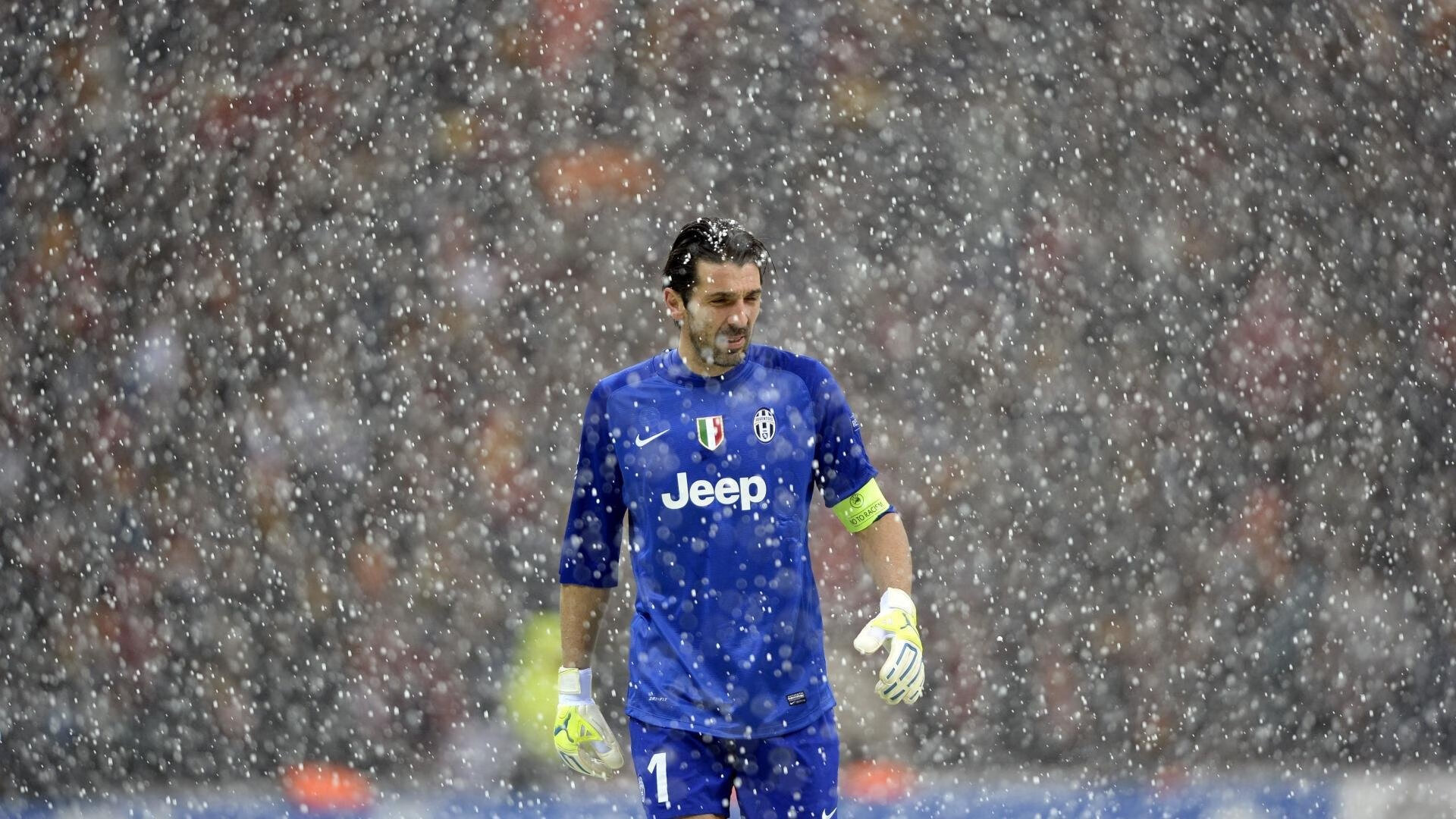 绿茵场与硬木地板的交响，当欧冠淘汰赛的焦点战遇见湖人击溃骑士的夜晚